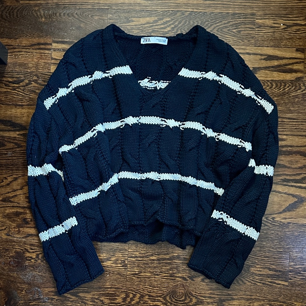 Zara V-Neck Sweater in Black and White